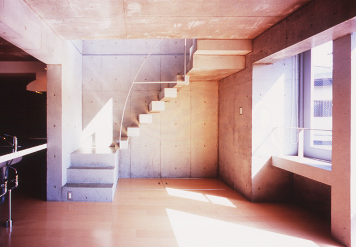 住居内のRC持ち出し階段