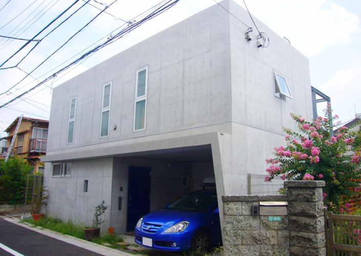 ふたつの中庭がある家