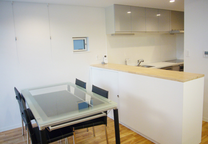 造り付けカウンター収納家具のあるキッチン