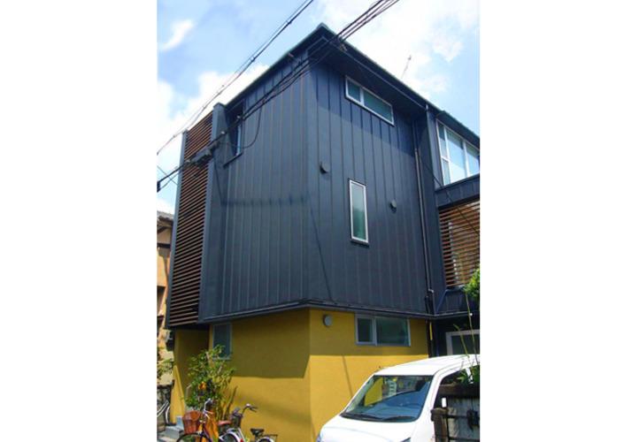 木造三階建ての二世帯住宅