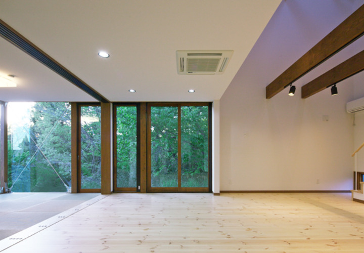 可動間仕切りで仕切れるリビングと畳スペース