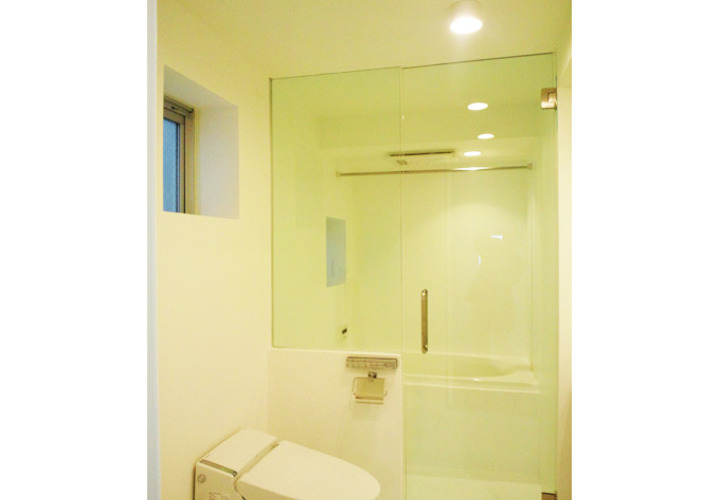 コンパクトで透明感のある水廻り空間