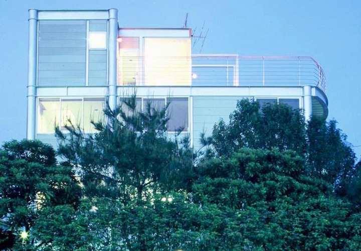 構造体は被うのではなく、表現とする。