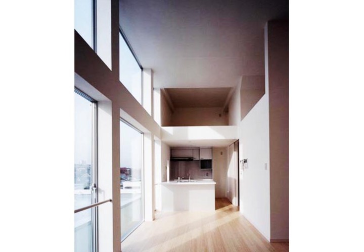 都市型集合住宅・最上階にあるオーナー自邸の朝