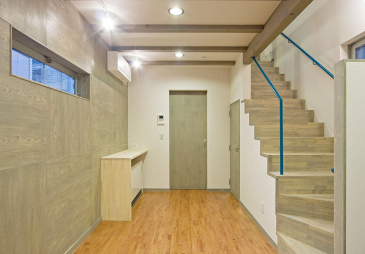 1階居室（LDK）は階段と一体に