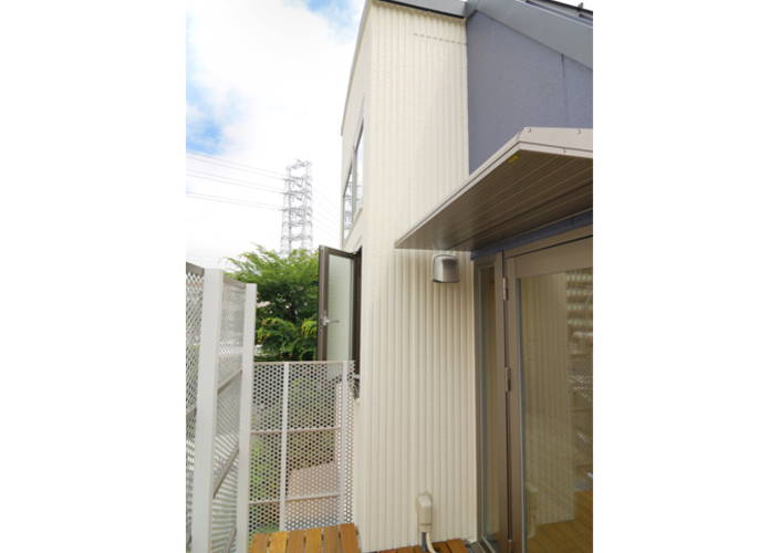 集い暮らす明るい家