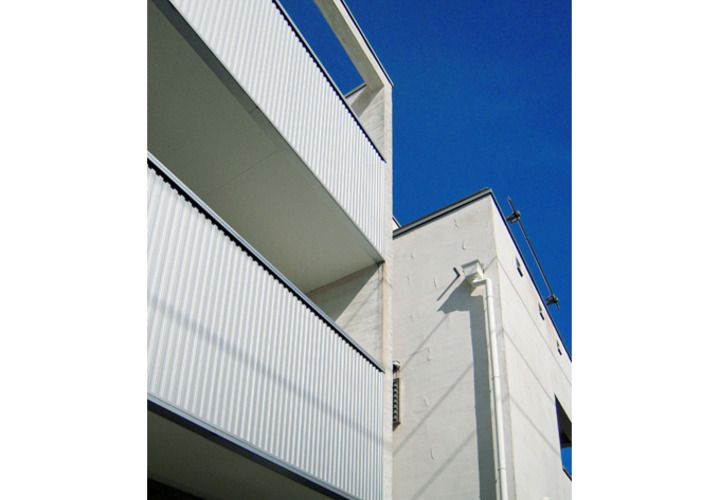 バルコニーの陰影