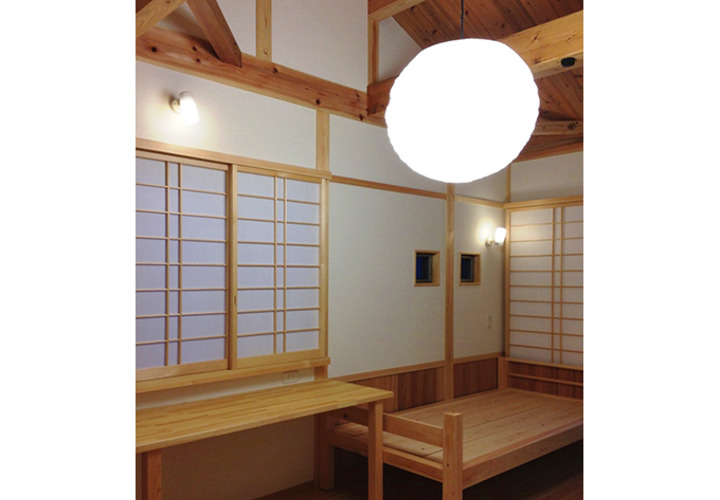 桧ベッドのある寝室