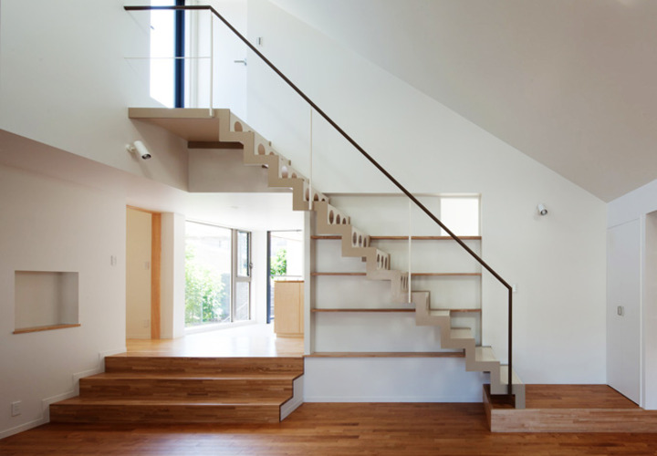 中庭からの採光、通風、眺望をつくりだしたリビング