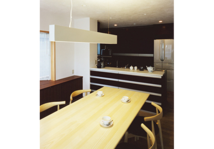 ダイニングから見たキッチン収納