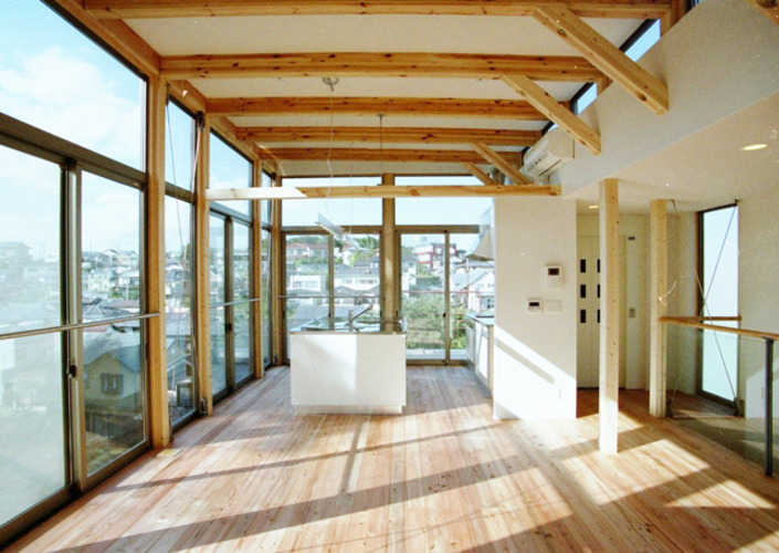 ガラス張りLDKの家