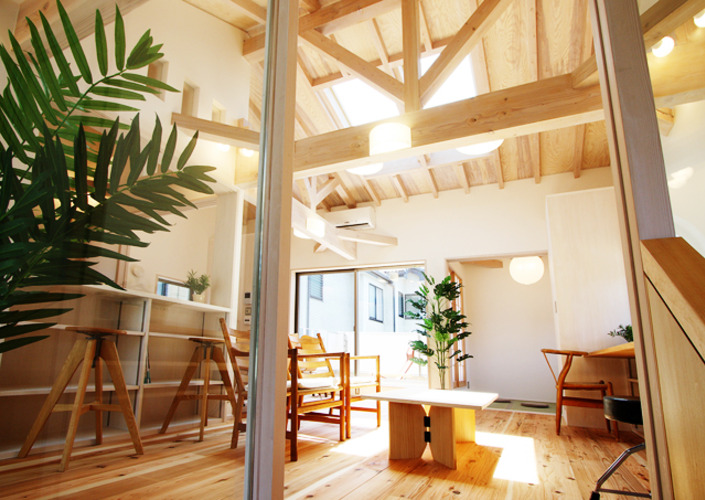 ツインバルコニーの家