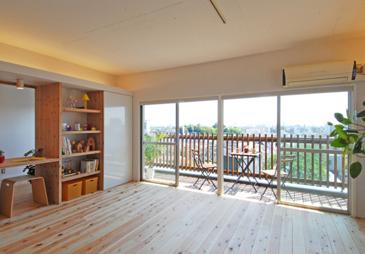 LDKとつながるウッドデッキバルコニー
