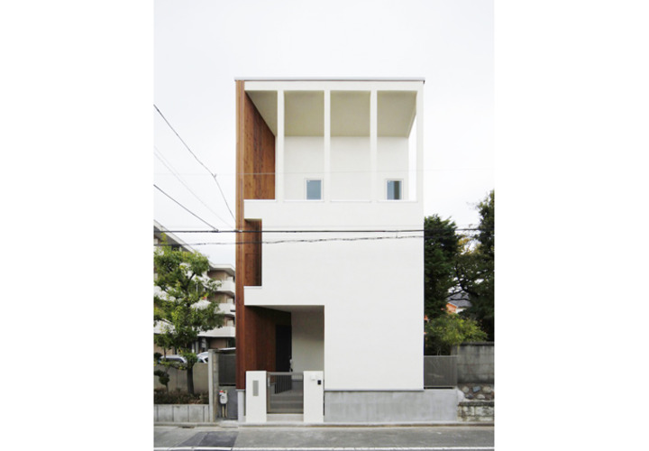 南側だけど閉じた外観