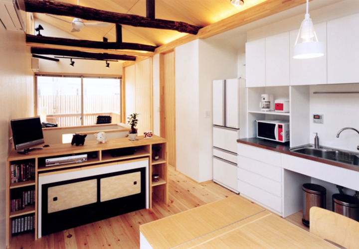 階段を取り込んだ開放的なLDK