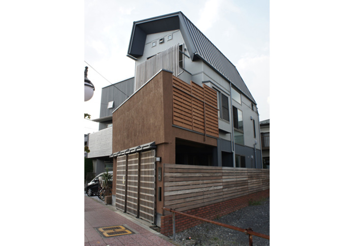 ロフト付3階建ての家