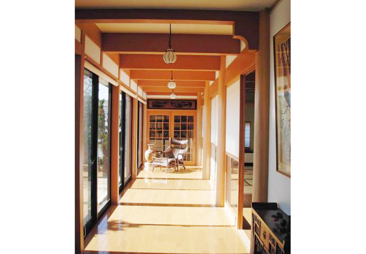 穏やかな陽の光が当たる広縁