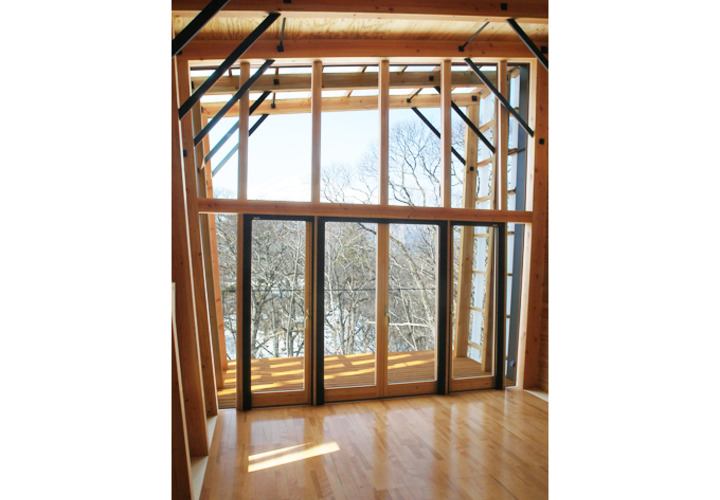 リビングより西側の大開口から浅間山を観賞