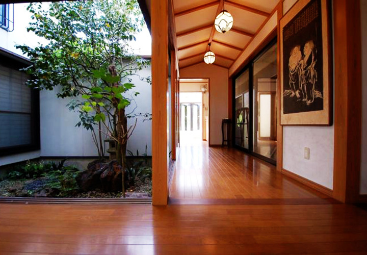 オーナーの実家から伝わった照明器具