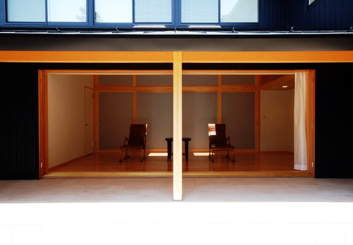 テラスからゆるやかに繋がるリビングと光