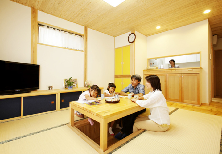 居間と食事室を兼ねた茶の間