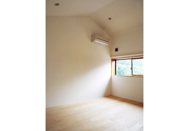 裏山を臨む個室