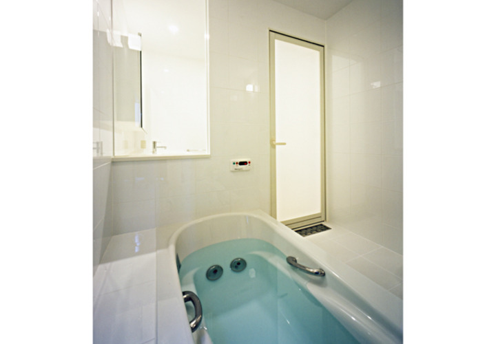 洗面室と繋がる浴室