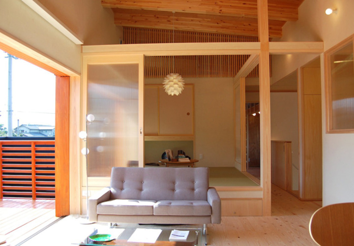 シンプル和モダンの落ち着いたリビングルーム