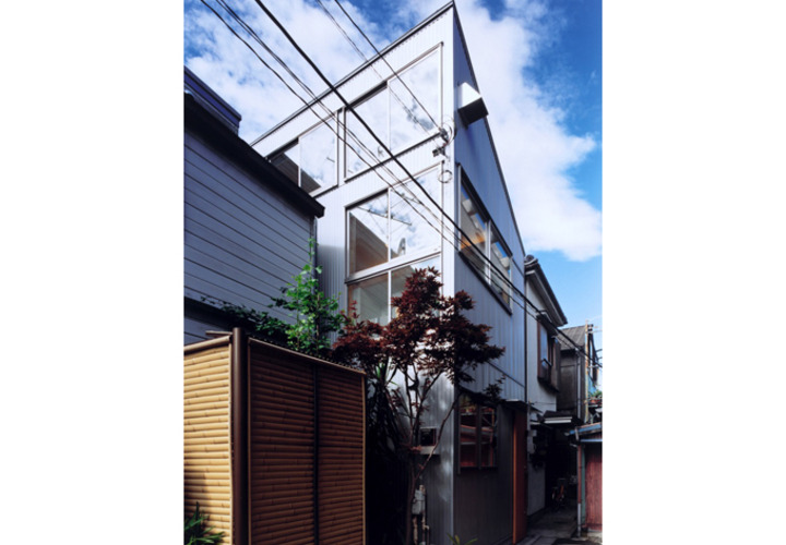 シャープな印象の外観