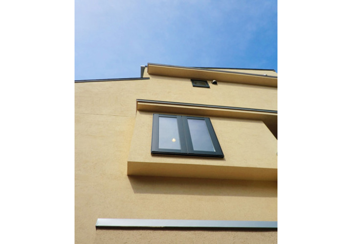 外観の大切なポイントとなる、２階の小窓