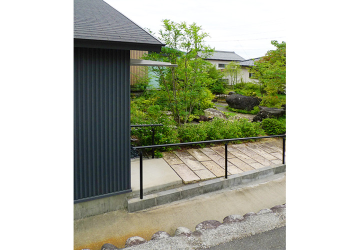 既存の庭（庭１）を残した配置計画