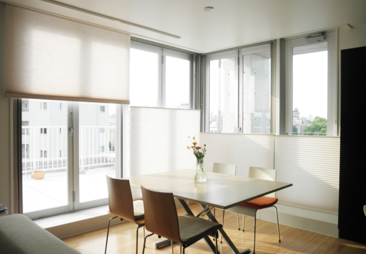 断熱性と透過性のある窓廻りスクリーン