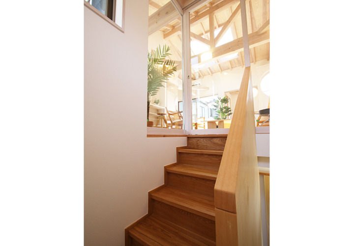 １間巾でもゆったりした階段