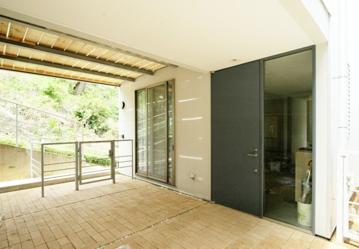 ポーチ兼屋外作業空間