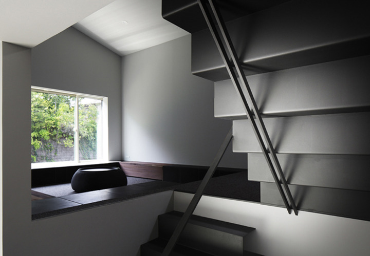 スキップフロアを繋ぐ階段