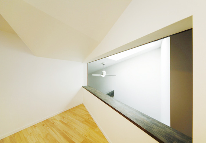 開口面積に制限のあるロフトを明るく演出する。