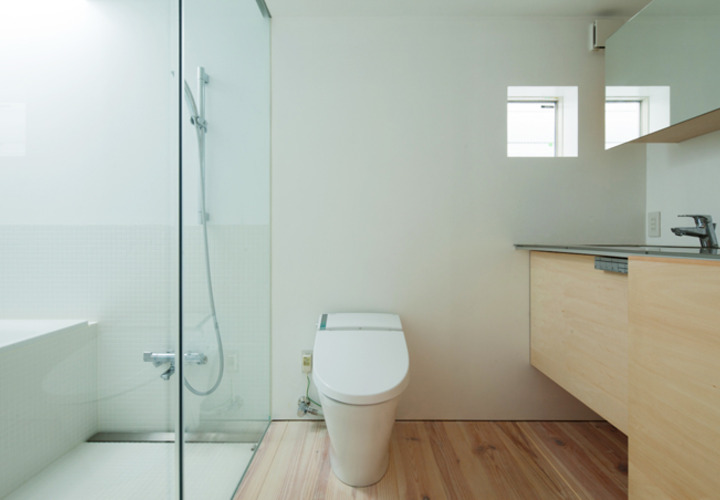 トイレは明るく広々と