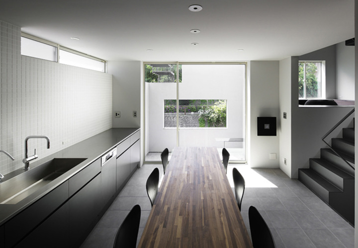 一体空間となるダイニングキッチンと中庭