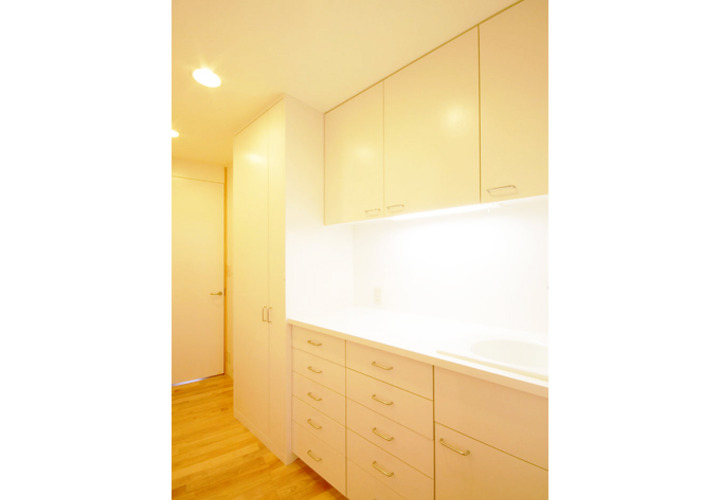 白を基調とした造作デザインキッチン