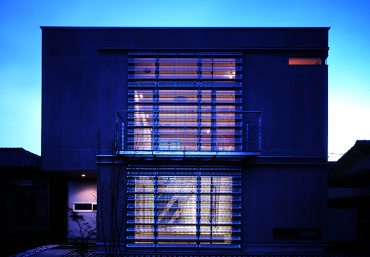 プライバシーを確保した上で美しい夜景を演出する