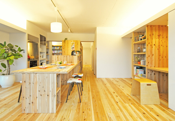 コンクリートと杉のインテリア