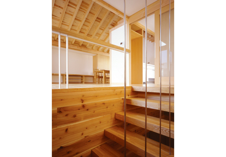 階段は光の通り路と位置付けデザインする