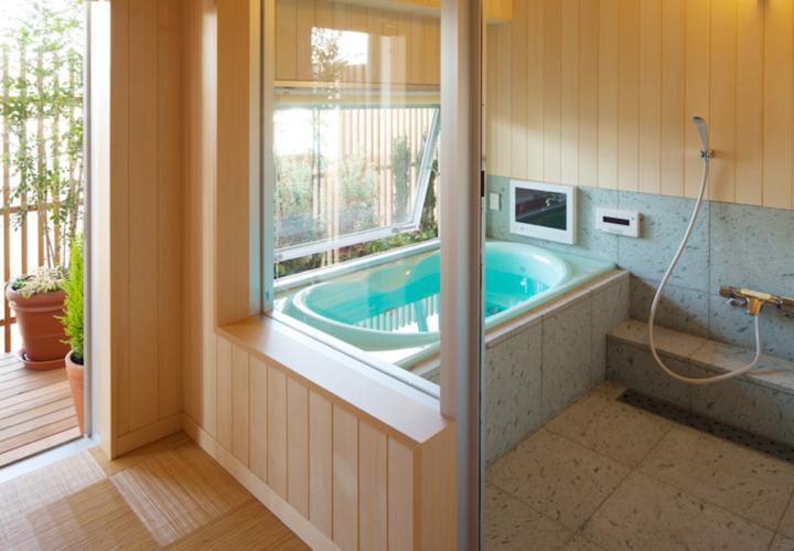 天然ヒバを用いた自然派風呂