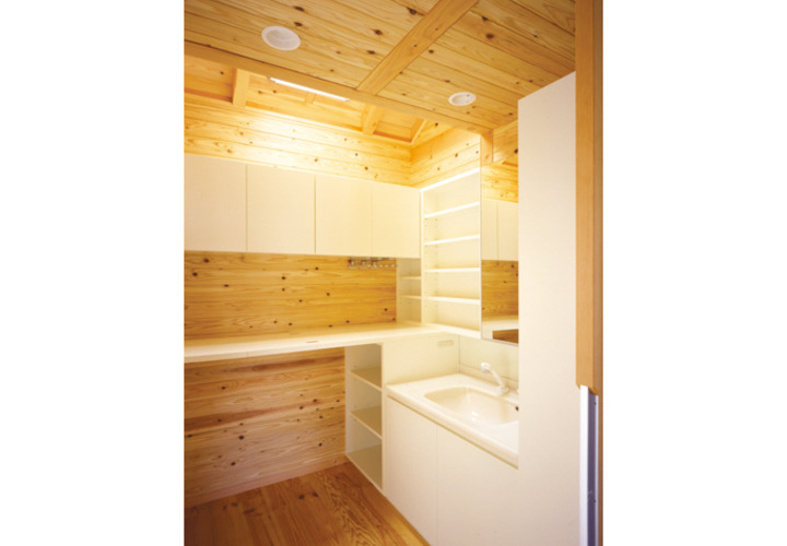 自然光の入る洗面脱衣・家事室