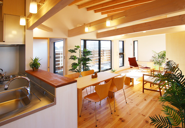 全部見渡せる司令塔のようなキッチン