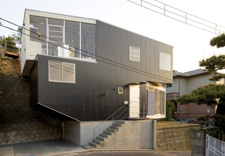 傾斜地を有効利用した建物の建て方