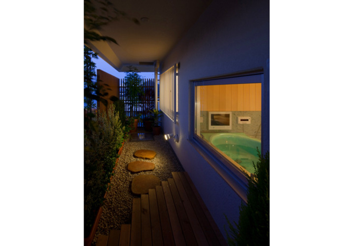 外部廊下をバスコートにリノベーション？