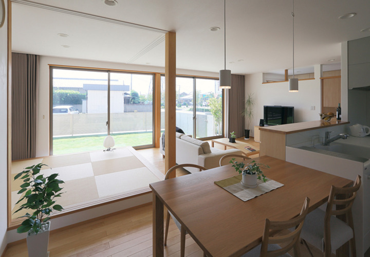 自然素材を用いた、シンプルでやわらかい印象のLDK