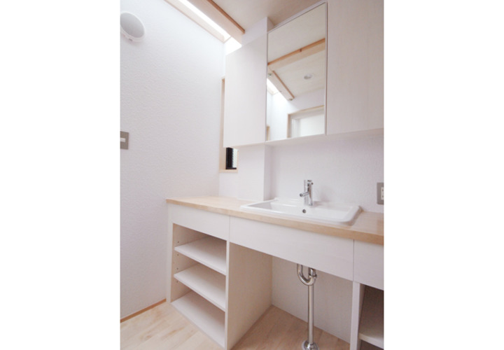 天窓のある洗面スペース