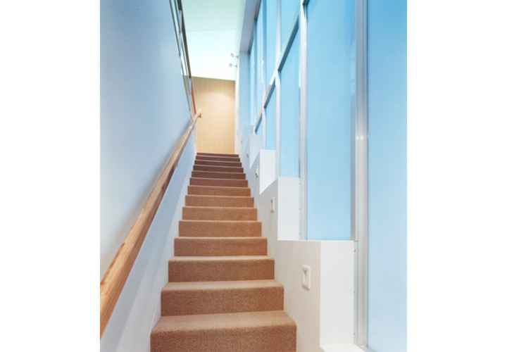 光りあふれる階段